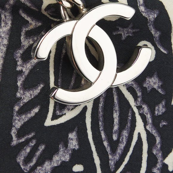 RARE Chanel CC Bandana Clutch Black Paisley Printed Pouch Cosmetic Bag - Picture 4 of 10